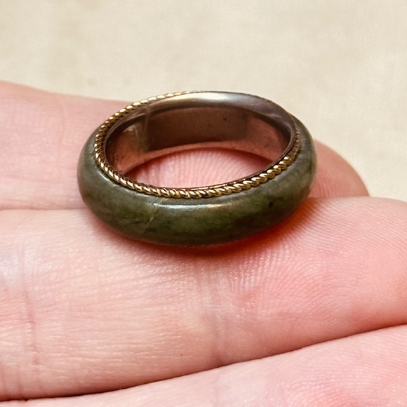 Green Jasper Band in Gold Tone Metal Setting Vintage - Picture 13 of 15